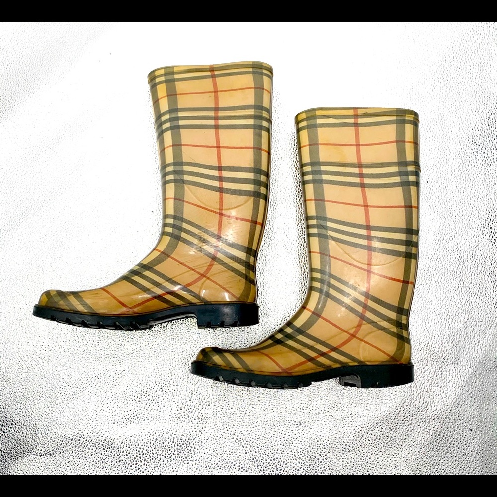 BURBERRY | RubberRain Boots | Made in Italy.